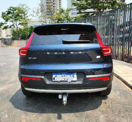 VOLVO-XC40-2021