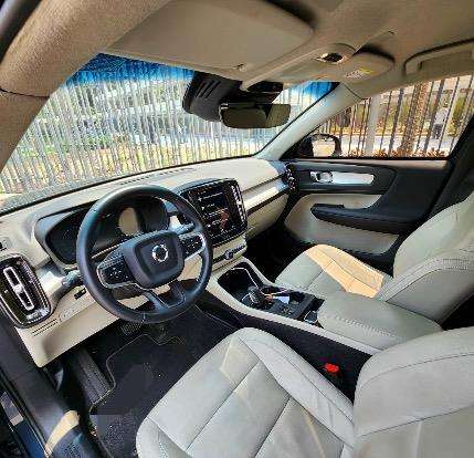 VOLVO-XC40-2021