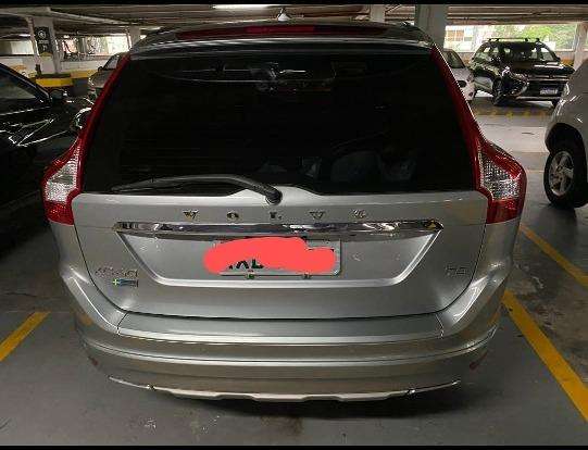 VOLVO-XC60-2015