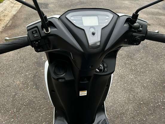 YAMAHA-FLUO 125 ABS-2022