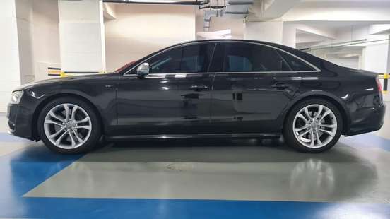 AUDI-S8-2012