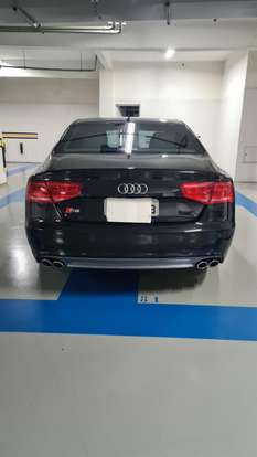 AUDI-S8-2012