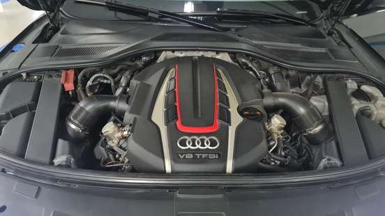 AUDI-S8-2012