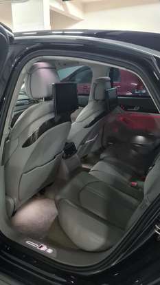 AUDI-S8-2012