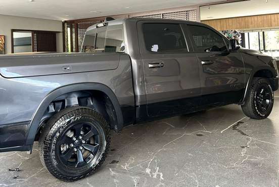 RAM-1500-5.7 V8 GASOLINA REBEL CD 4X4 AUTOMÁTICO RAM-1500-2022