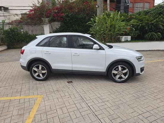 AUDI-Q3-2012