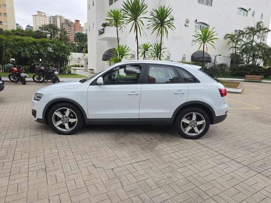 AUDI-Q3-2012