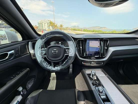 VOLVO-XC60-2018
