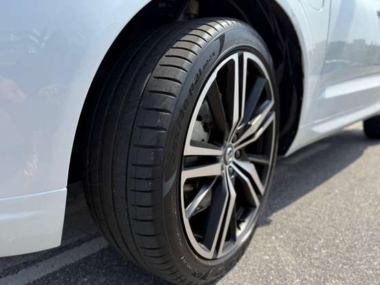 VOLVO-XC60-2.0 T8 HYBRID R-DESIGN AWD GEARTRONIC VOLVO-XC60-2018