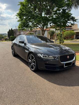 Jaguar XE 2.0 16V SI4 Turbo Gasolina Pure 4P Automático