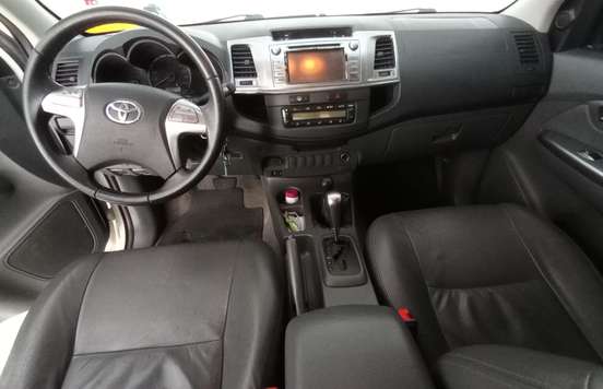TOYOTA-HILUX-2015