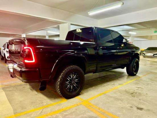 RAM-3500-6.7 I6 TURBO DIESEL LARAMIE NIGHT EDITION CD 4X4 AUTOMÁTICO RAM-3500-2022