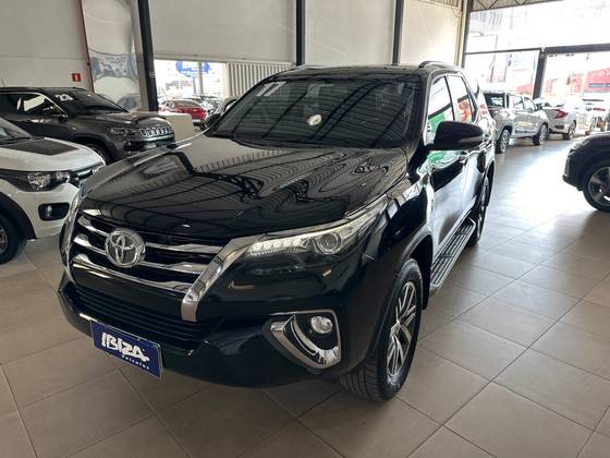 TOYOTA HILUX 2.8 SRX 4X4 CD 16V DIESEL 4P AUTOMÁTICO