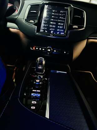 VOLVO-XC90-2019