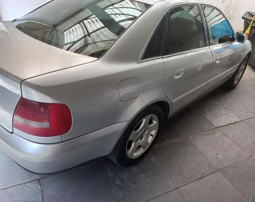 AUDI-A4-2000