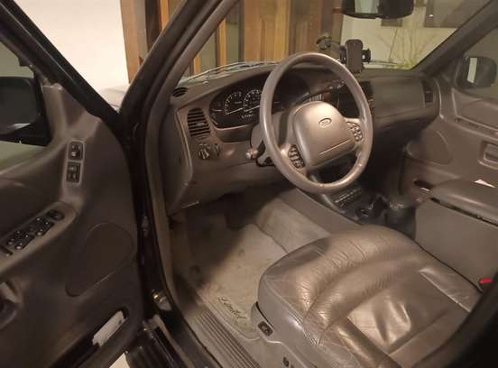 FORD-EXPLORER-2001