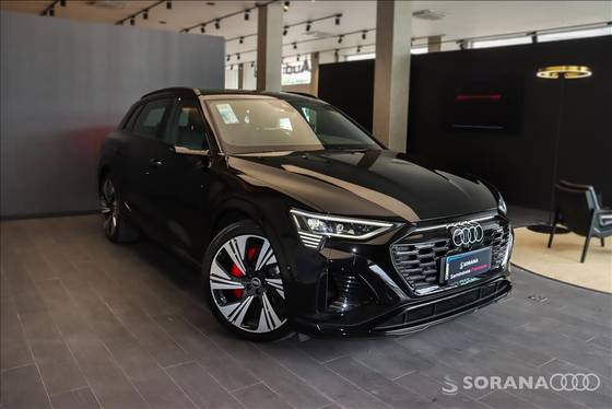 AUDI Q8 E-TRON 55 ELÉTRICO PERFORMANCE BLACK QUATTRO