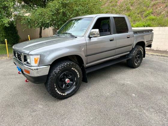 TOYOTA HILUX 2.8 SR5 4X4 CD 8V DIESEL 4P MANUAL