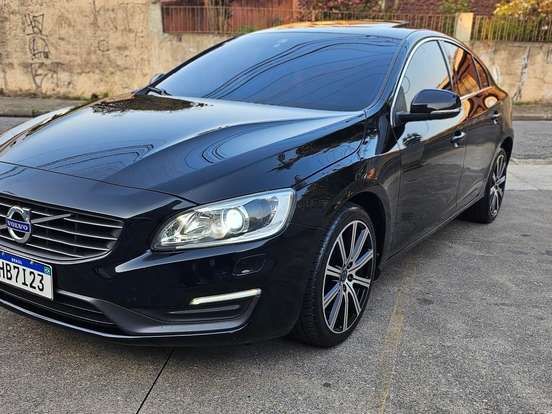 VOLVO-S60-2.0 T5 MOMENTUM 16V TURBO GASOLINA 4P AUTOMÁTICO VOLVO-S60-2015