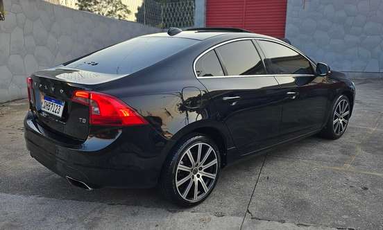 VOLVO-S60-2015