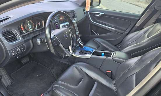 VOLVO-S60-2015