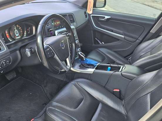 VOLVO-S60-2.0 T5 MOMENTUM 16V TURBO GASOLINA 4P AUTOMÁTICO VOLVO-S60-2015