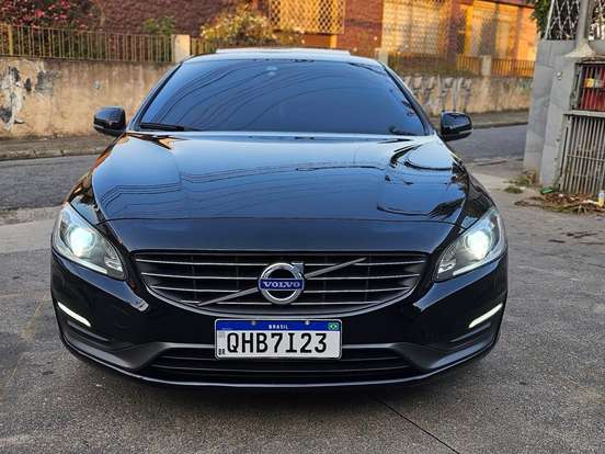 VOLVO-S60-2.0 T5 MOMENTUM 16V TURBO GASOLINA 4P AUTOMÁTICO VOLVO-S60-2015