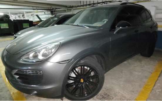 PORSCHE-CAYENNE-2012