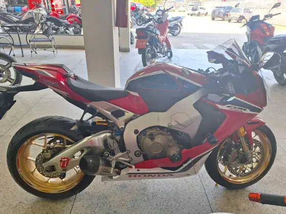 HONDA CBR 1000RR FIREBLADE HONDA CBR 1000RR FIREBLADE