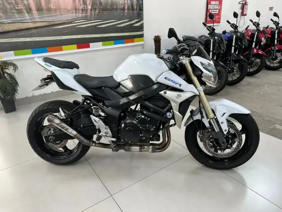 SUZUKI GSR 750A SUZUKI GSR 750A