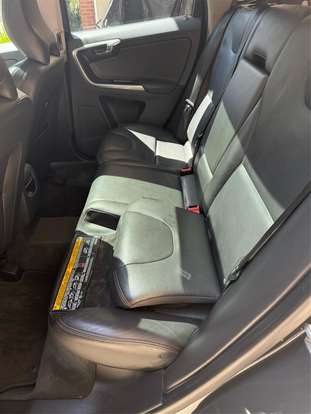 VOLVO-XC60-2017