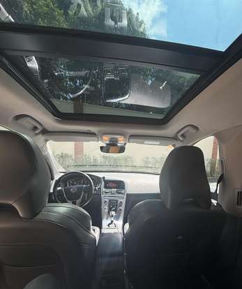 VOLVO-XC60-2017