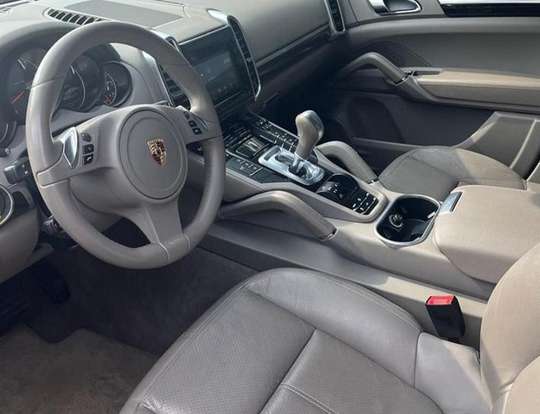 PORSCHE-CAYENNE-2012