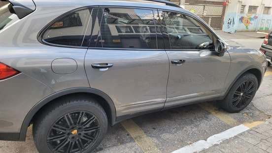 PORSCHE-CAYENNE-2012