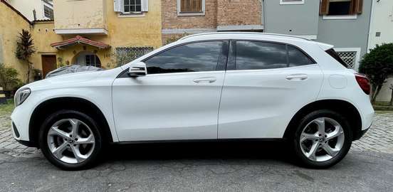 MERCEDES-BENZ-GLA 200-2019