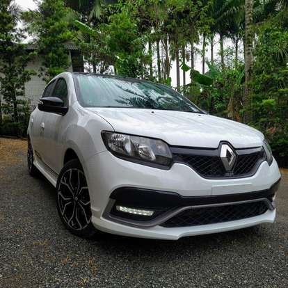 RENAULT-SANDERO-2021