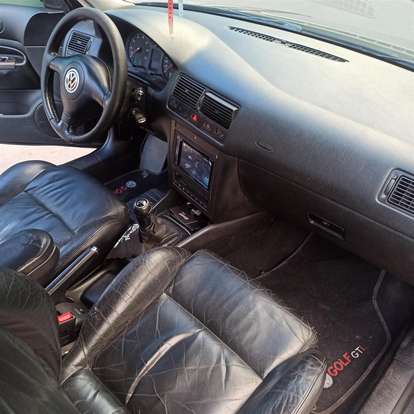 VOLKSWAGEN-GOLF-2001
