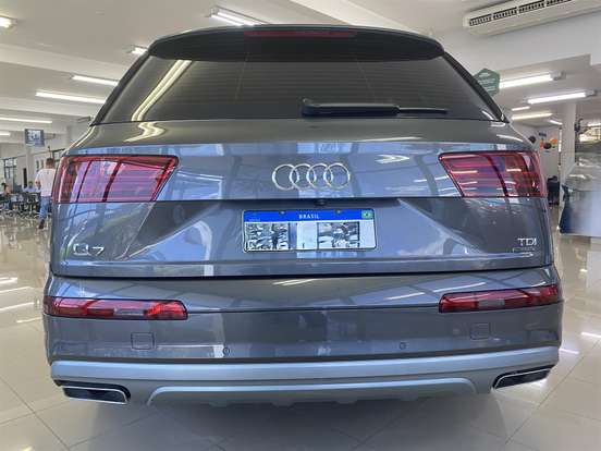 AUDI-Q7-2018