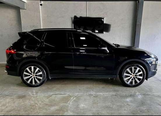 PORSCHE-CAYENNE-2015