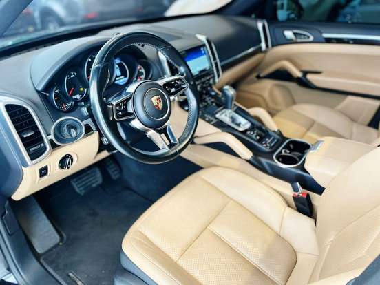 PORSCHE-CAYENNE-2015