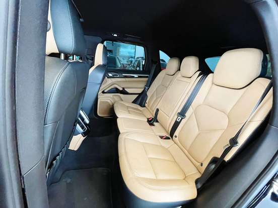 PORSCHE-CAYENNE-2015