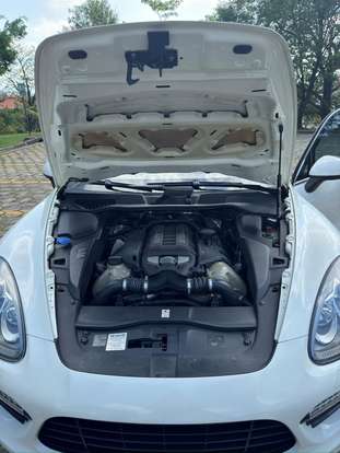 PORSCHE-CAYENNE-2010