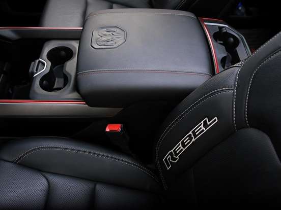 RAM-1500-5.7 V8 GASOLINA REBEL CD 4X4 AUTOMÁTICO RAM-1500-2022