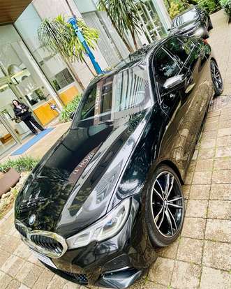 BMW-330i-2019