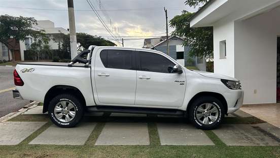 TOYOTA-HILUX-2.7 SRV 4X4 CD 16V FLEX 4P AUTOMÁTICO TOYOTA-HILUX-2017