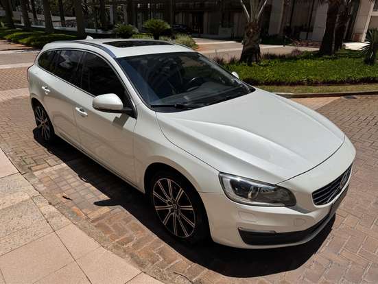 VOLVO-V60-2015