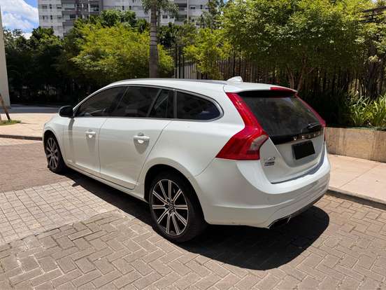 VOLVO-V60-2.0 T5 MOMENTUM TURBO GASOLINA 4P AUTOMÁTICO VOLVO-V60-2015