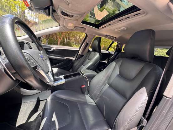 VOLVO-V60-2015