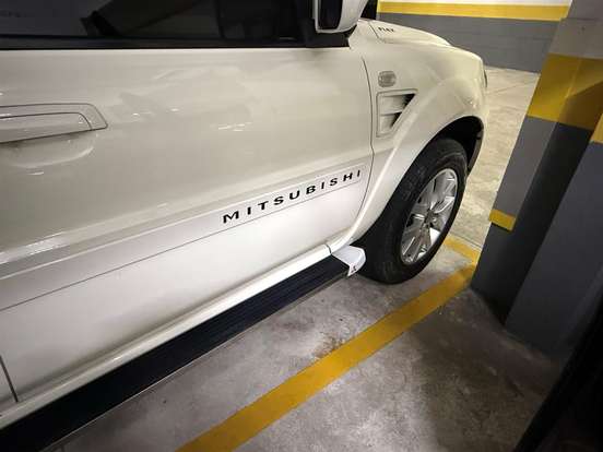 MITSUBISHI-PAJERO TR4-2010