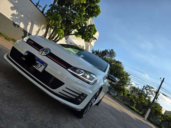 VOLKSWAGEN-GOLF-2017